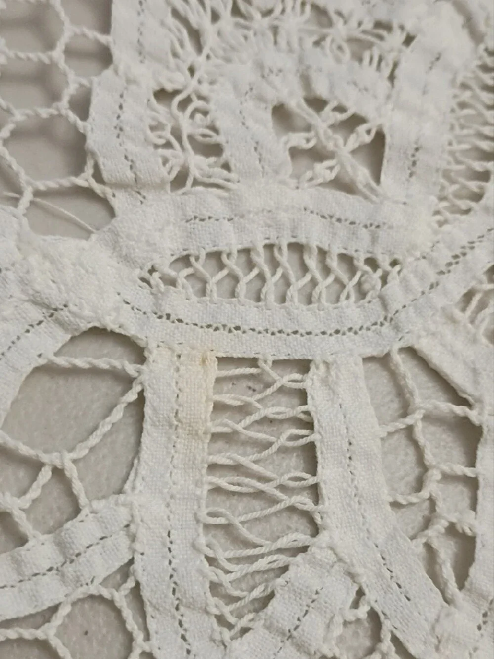 Vintage Battenberg Or Venice Lace White Lace Table Cover